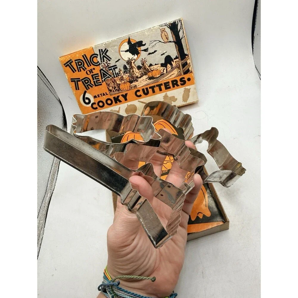 MCM Vintage Halloween Trick or Treat 5 Metal Cookie Cooky Cutters Original Box